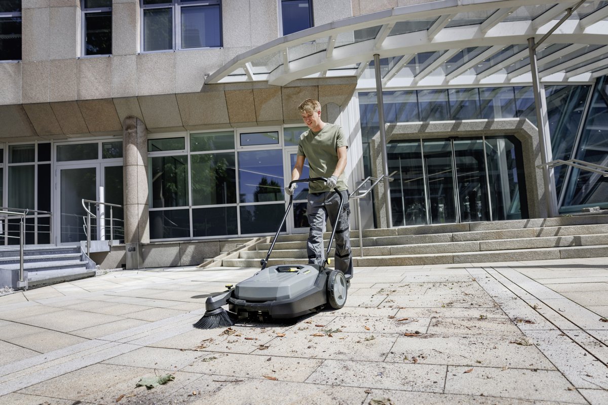 Компактна підмітальна машина KM 70/20 C (з однією бічною щіткою) - 2